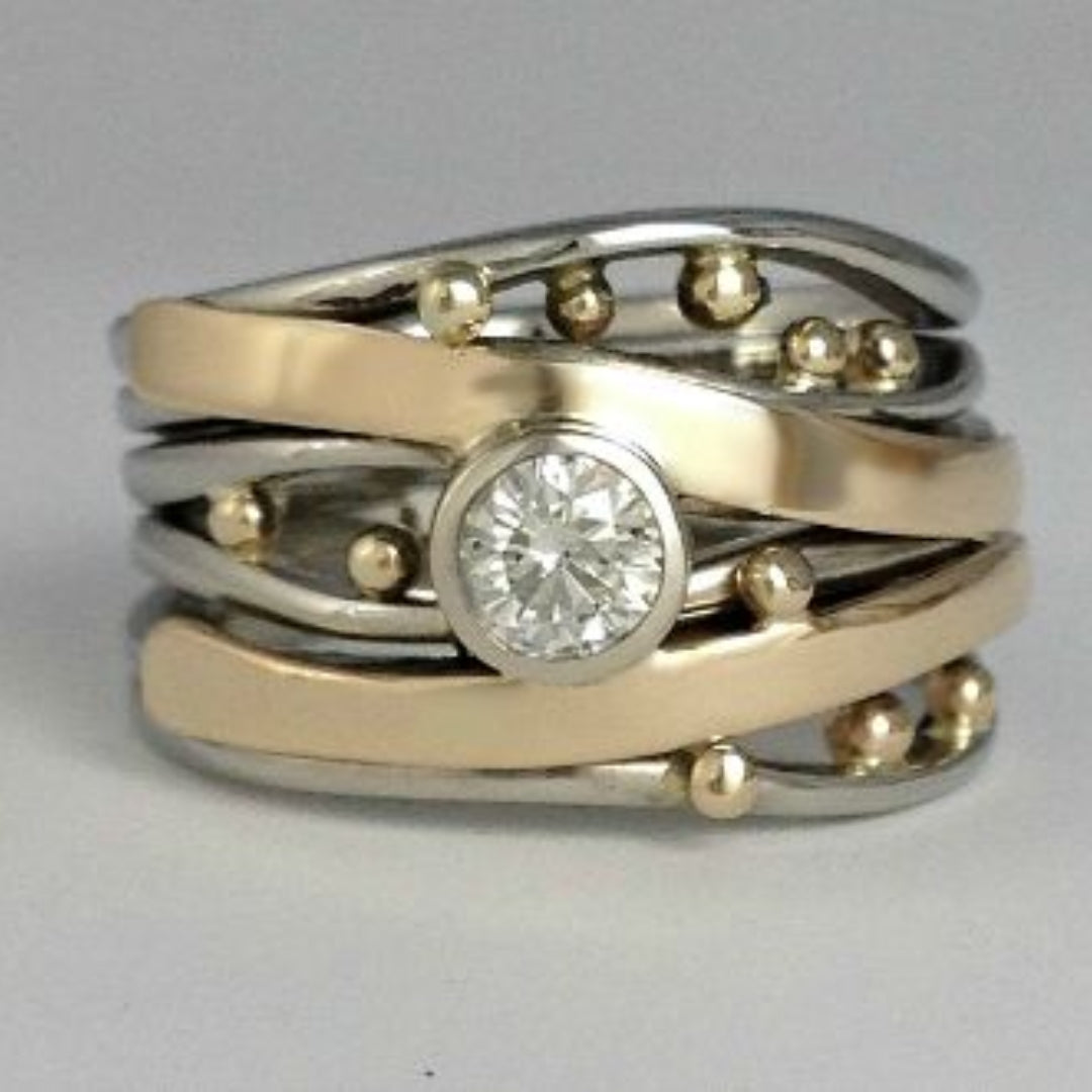 Anillo de Oro Vintage con Zirconia Incrustada