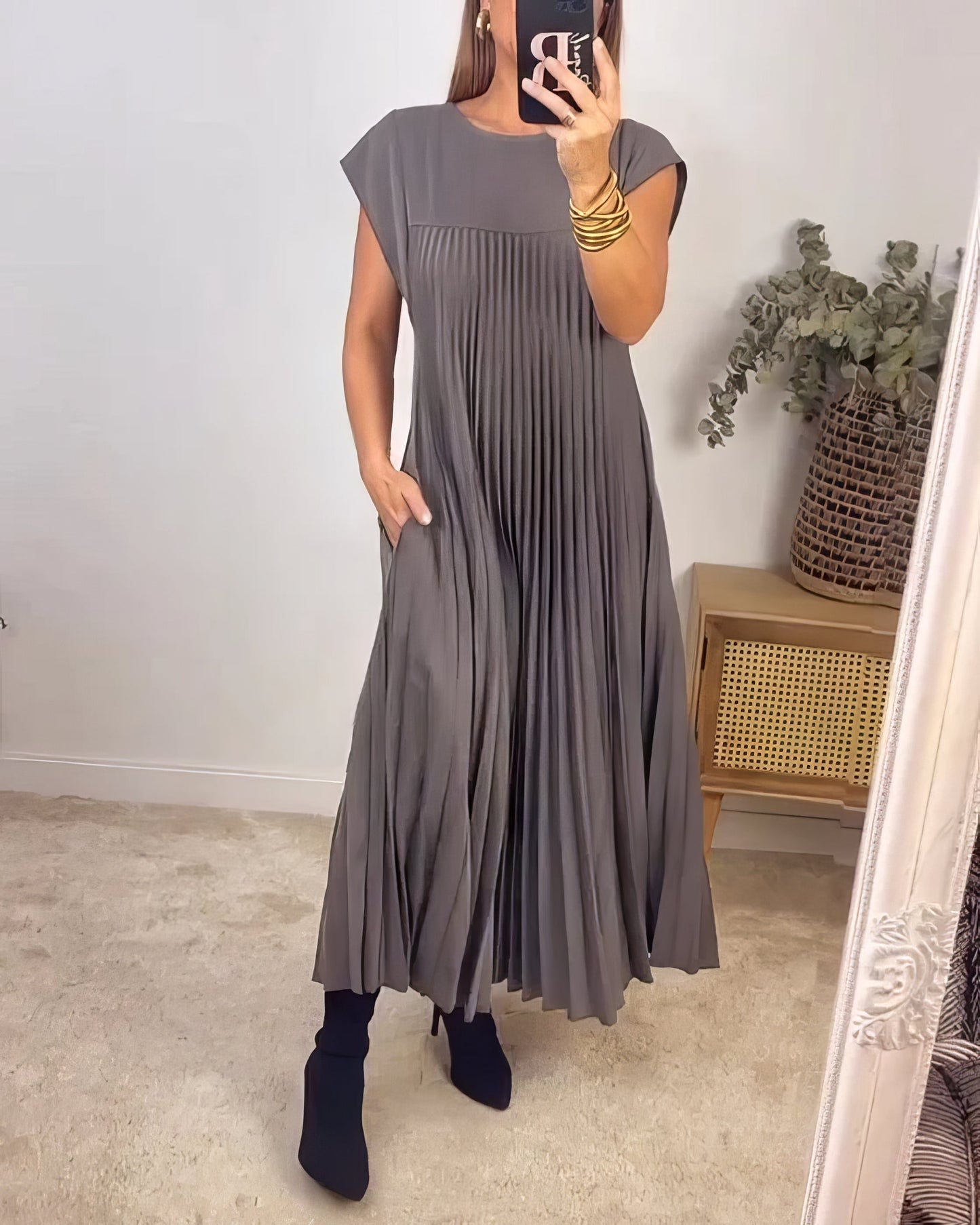 ELEONORA | Vestido Plisado Sin Mangas, Elegante y Atemporal