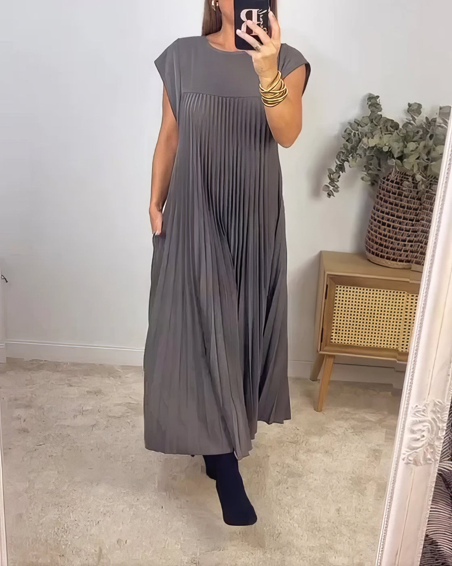ELEONORA | Vestido Plisado Sin Mangas, Elegante y Atemporal
