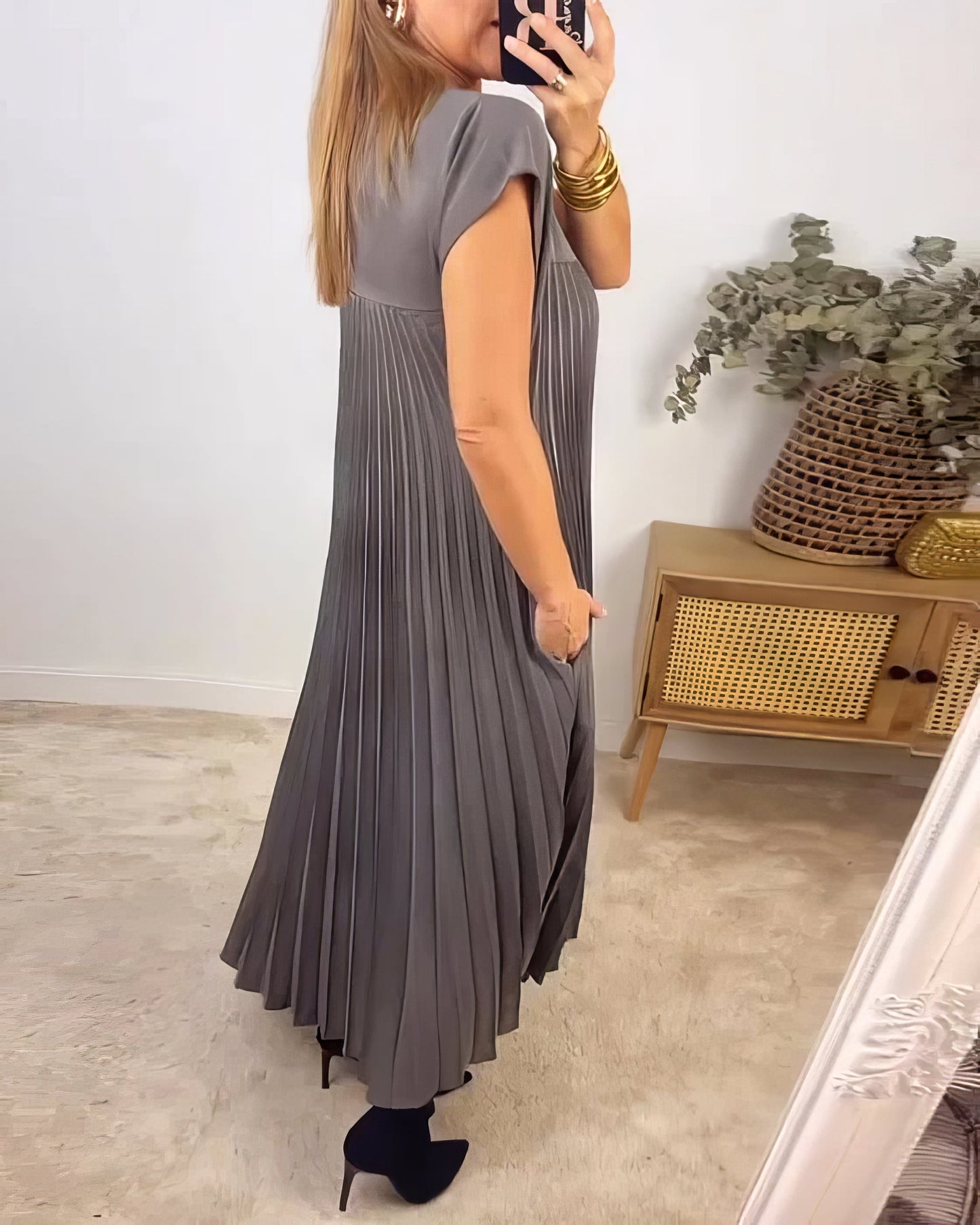 ELEONORA | Vestido Plisado Sin Mangas, Elegante y Atemporal