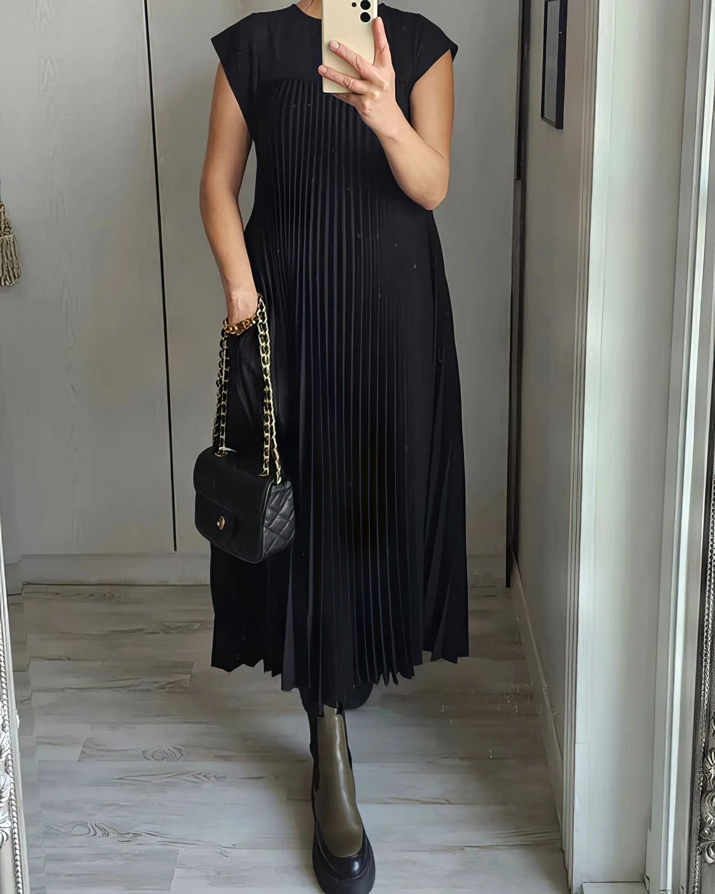 ELEONORA | Vestido Plisado Sin Mangas, Elegante y Atemporal