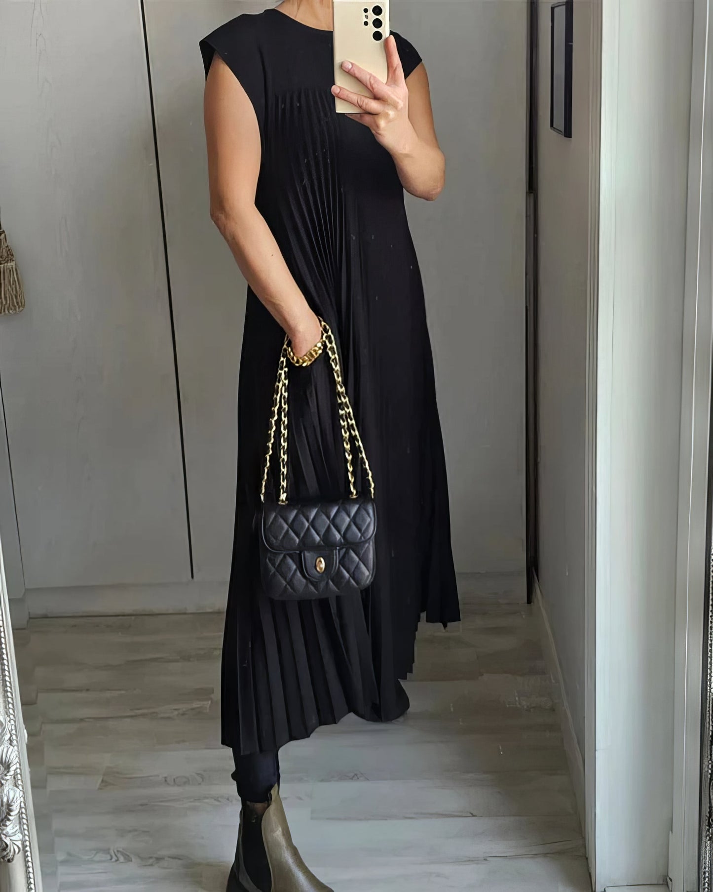 ELEONORA | Vestido Plisado Sin Mangas, Elegante y Atemporal